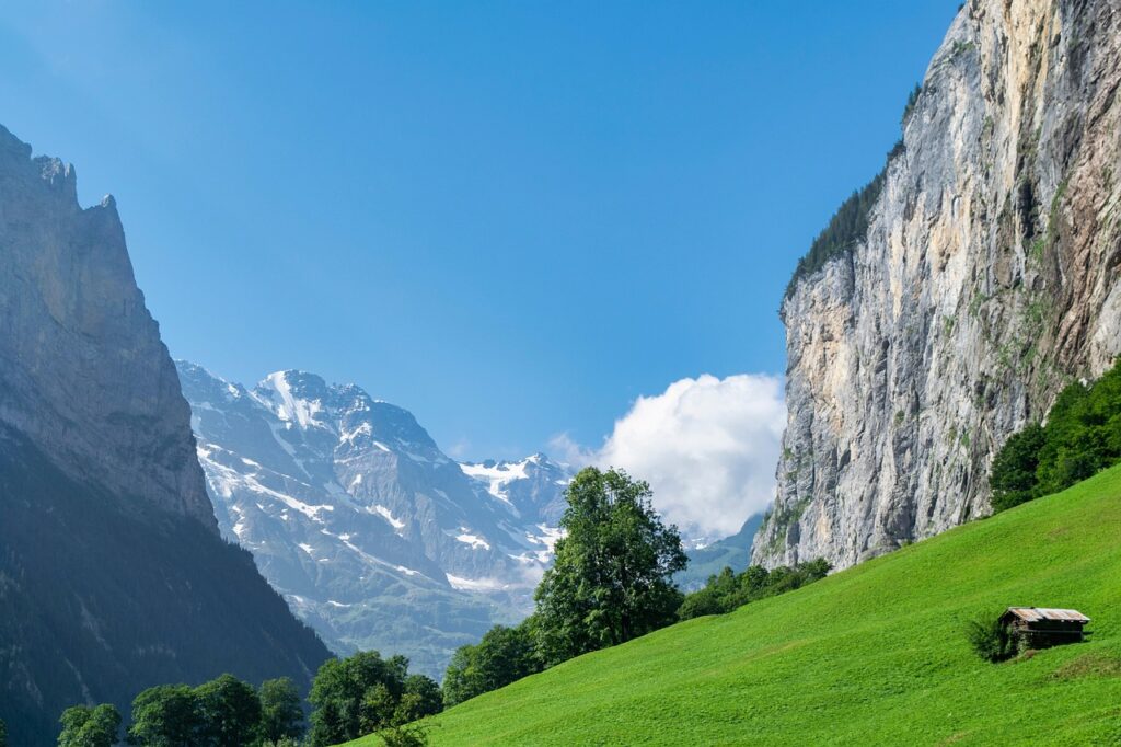 Schweiz Berge Alpen Horizont Schweizer Brauchtümer und Feste – Traditionen zwischen Alpen und Städten